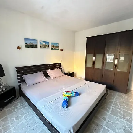 Accommodatie bij particulieren F62 With Sharing Bathroom Near The In Shared Sliema