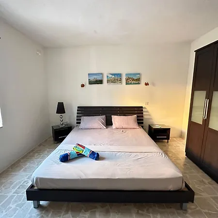 F62 With Sharing Bathroom Near The In Shared منزل للإقامة
