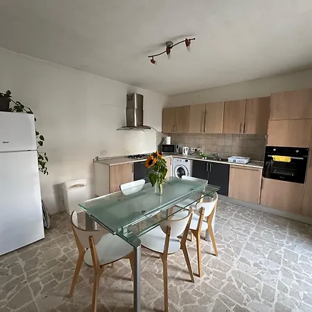 F62 With Sharing Bathroom Near The In Shared Privat bolig Sliema